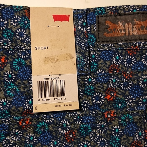 Levis Floral Festival Cutt off Shorts Multi Color - Picture 5 of 7